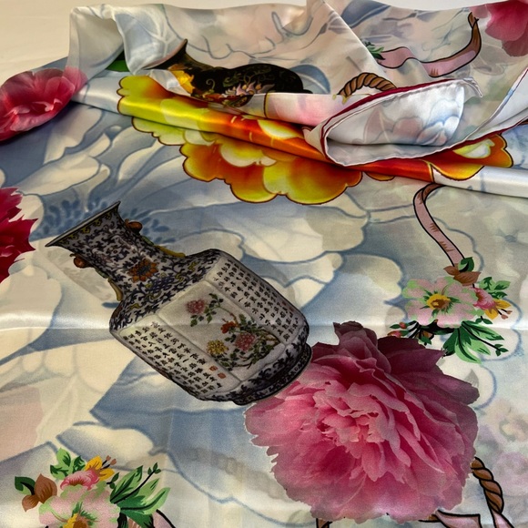 100% Silk floral with Chinese jars BIG EUC - Picture 3 of 7